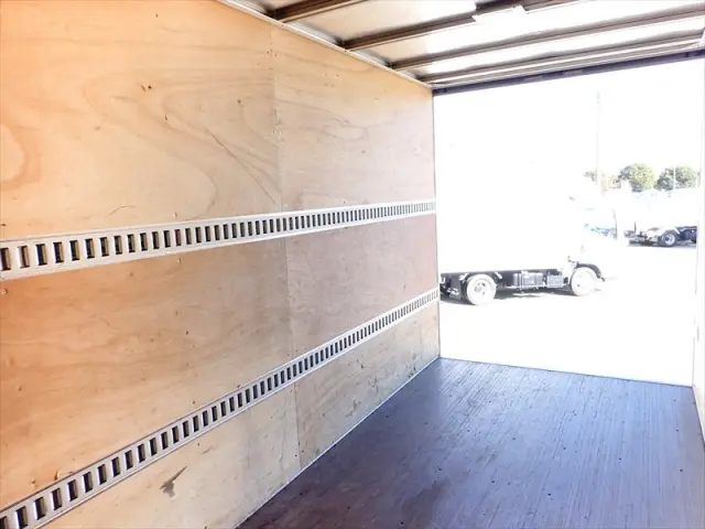 いすゞ エルフ 2RG-NLR88AN(2WD)の写真9