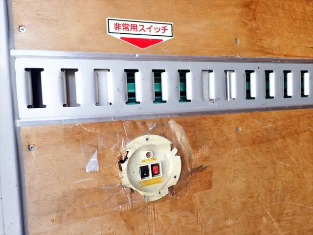 いすゞ エルフ 2RG-NLR88AN(2WD)の写真11