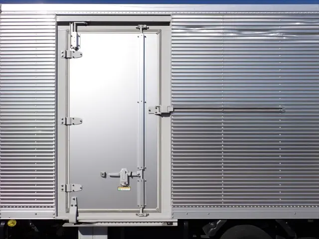 いすゞ エルフ 2RG-NLR88AN(2WD)の写真12