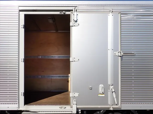 いすゞ エルフ 2RG-NLR88AN(2WD)の写真13