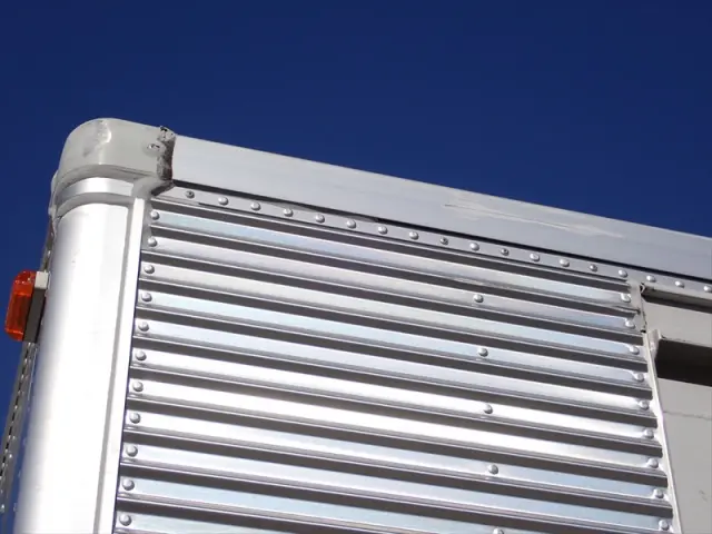 いすゞ エルフ 2RG-NLR88AN(2WD)の写真16