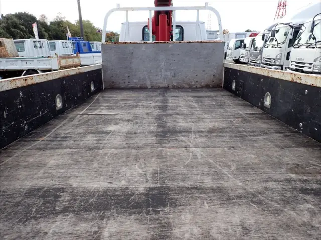 いすゞ エルフ TPG-NKR85R(2WD)の写真6