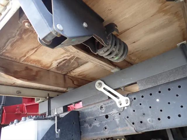 いすゞ エルフ TPG-NKR85R(2WD)の写真13