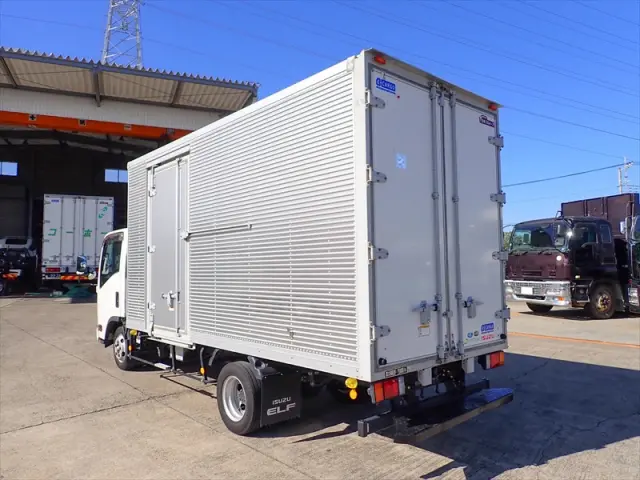 いすゞ エルフ 2RG-NLR88AN(2WD)の写真4