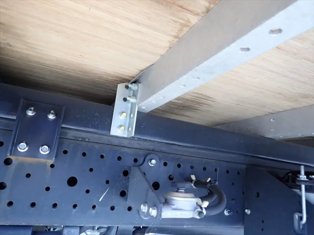 いすゞ エルフ 2RG-NLR88AN(2WD)の写真17