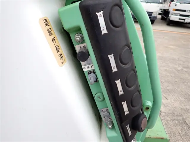 いすゞ エルフ SKG-NPR85YN(2WD)の写真9