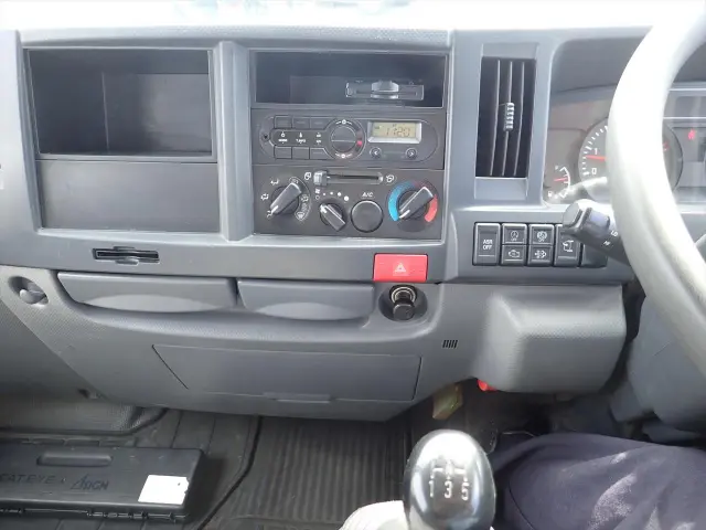 いすゞ エルフ TRG-NJR85A(2WD)の写真28