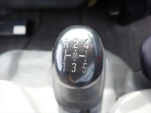 いすゞ エルフ TRG-NJR85A(2WD)の写真29