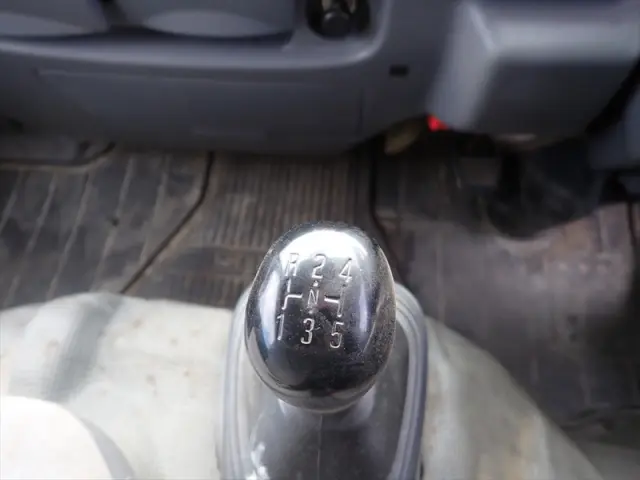 いすゞ エルフ TRG-NJR85Aの写真32