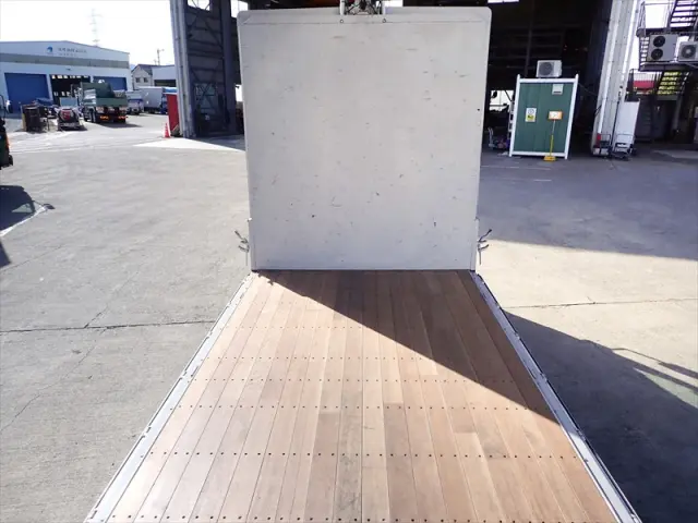 いすゞ エルフ TRG-NPR85AN(2WD)の写真15