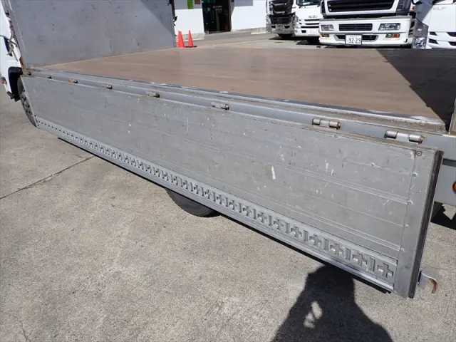 いすゞ エルフ TRG-NPR85AN(2WD)の写真17