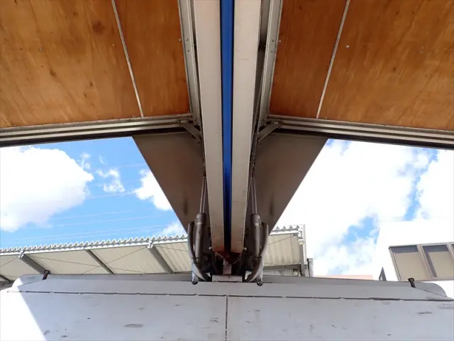 いすゞ エルフ TRG-NPR85AN(2WD)の写真19