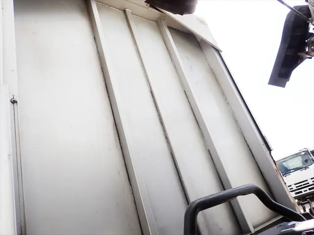 いすゞ エルフ TRG-NPR85AN(2WD)の写真45