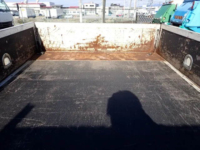 いすゞ エルフ SKG-NJR85A(2WD)の写真7