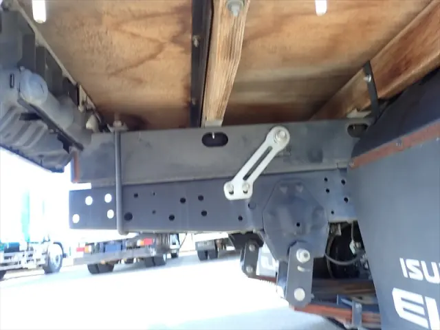 いすゞ エルフ SKG-NJR85A(2WD)の写真13