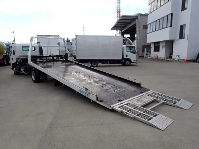 いすゞ エルフ TRG-NPR85AN(2WD)の写真4