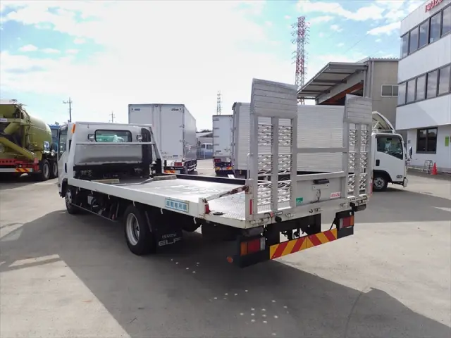 いすゞ エルフ TRG-NPR85AN(2WD)の写真8
