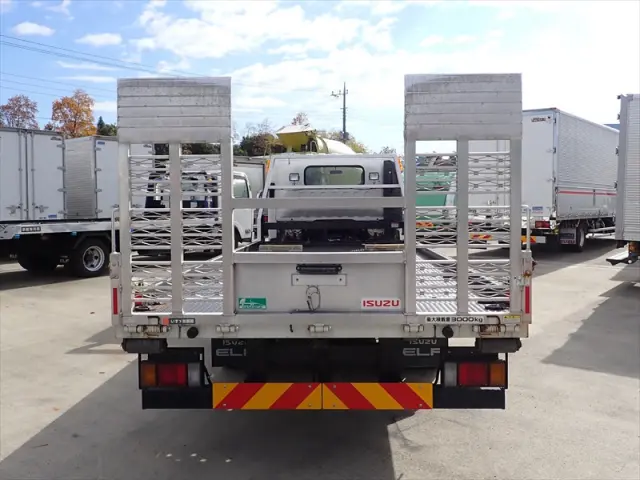 いすゞ エルフ TRG-NPR85AN(2WD)の写真9