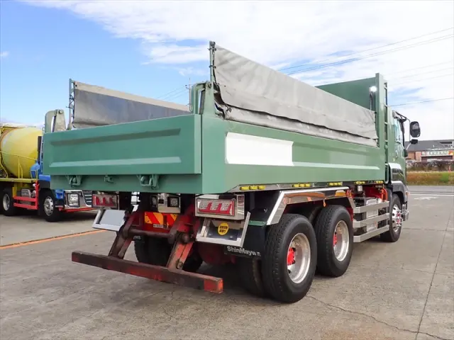 いすゞ ギガ QPG-CXZ77BT(2WD)の写真2