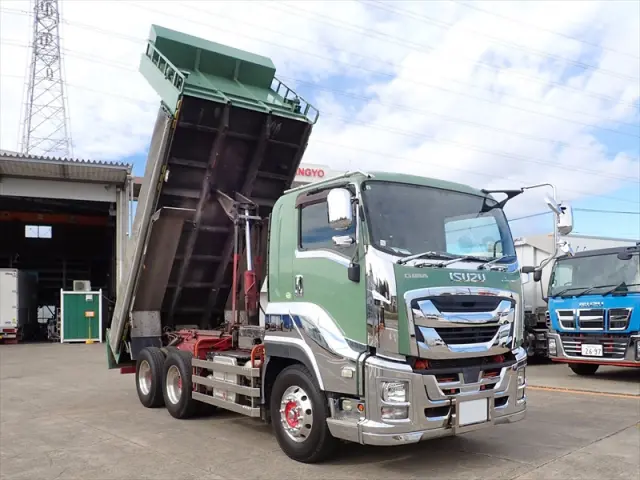 いすゞ ギガ QPG-CXZ77BT(2WD)の写真9