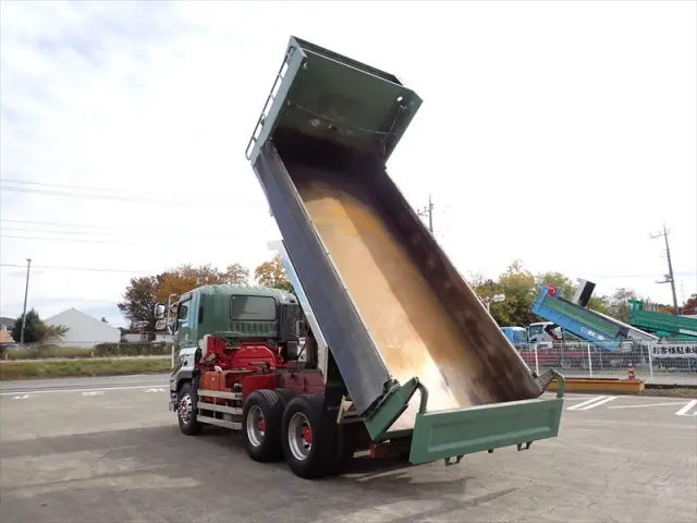 いすゞ ギガ QPG-CXZ77BT(2WD)の写真11