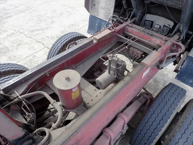 いすゞ ギガ QPG-CXZ77BT(2WD)の写真15