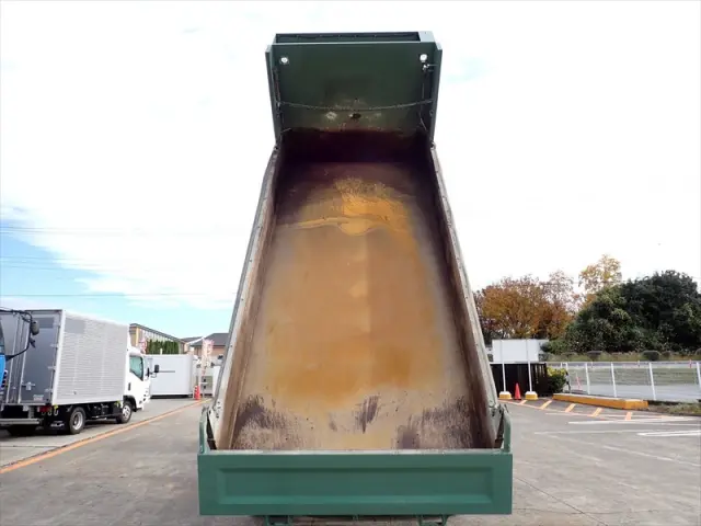 いすゞ ギガ QPG-CXZ77BT(2WD)の写真17