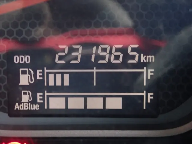 いすゞ ギガ QPG-CXZ77BT(2WD)の写真31