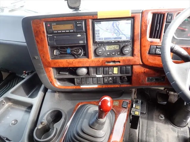 いすゞ ギガ QPG-CXZ77BT(2WD)の写真32