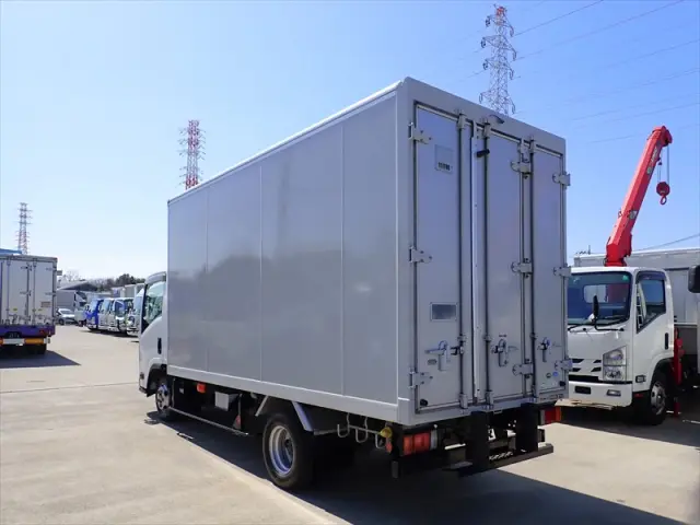 いすゞ エルフ TRG-NLR85AN(2WD)の写真4