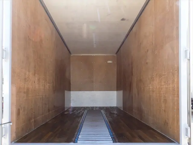 いすゞ エルフ TRG-NLR85AN(2WD)の写真6