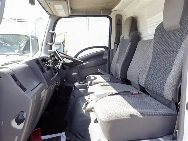 いすゞ エルフ TRG-NLR85AN(2WD)の写真25