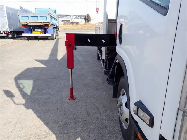 いすゞ エルフ 2RG-NPR88YN(2WD)の写真15