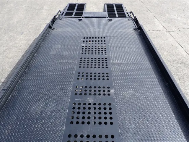 いすゞ エルフ 2RG-NPR88AM(2WD)の写真8