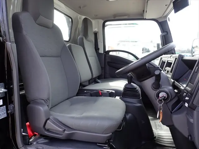 いすゞ エルフ 2RG-NPR88AM(2WD)の写真32