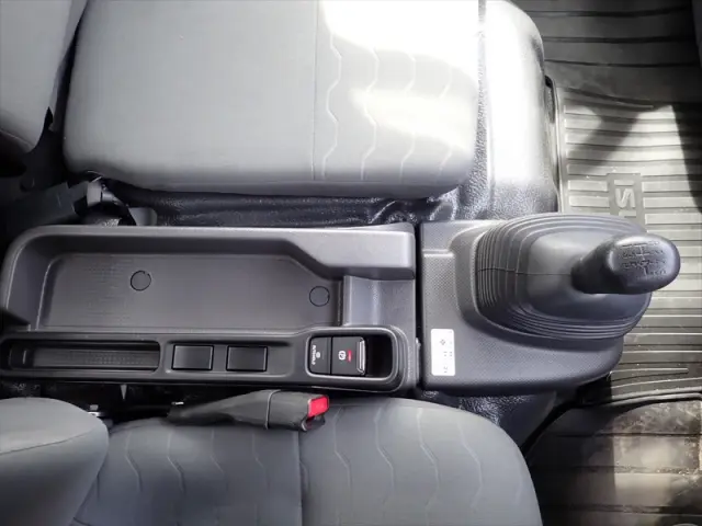 いすゞ エルフ 2RG-NPR88AM(2WD)の写真33