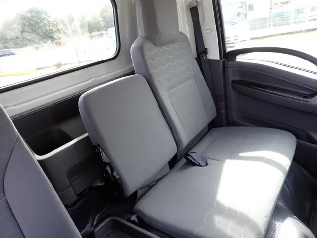 いすゞ エルフ 2RG-NPR88AM(2WD)の写真34