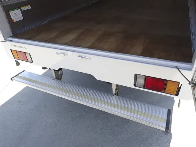 いすゞ エルフ 2RG-NPR88YN(2WD)の写真9