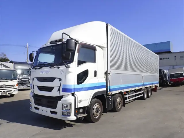 いすゞ ギガ 2PG-CYL77C(8x4)の写真1