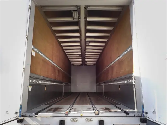 いすゞ ギガ 2PG-CYL77C(8x4)の写真9