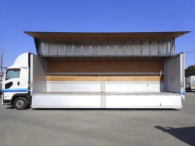 いすゞ ギガ 2PG-CYL77C(8x4)の写真10