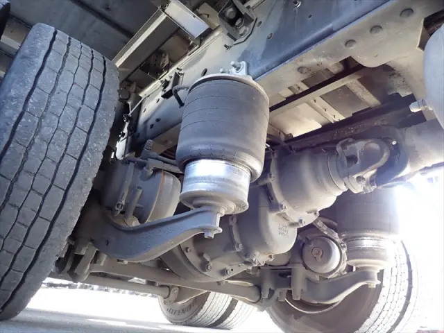 いすゞ ギガ 2PG-CYL77C(8x4)の写真22