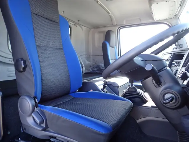 いすゞ ギガ 2PG-CYL77C(8x4)の写真27