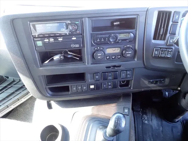 いすゞ ギガ 2PG-CYL77C(8x4)の写真28