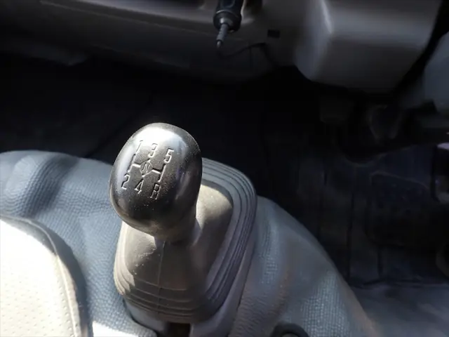 いすゞ エルフ TPG-NHR85A(2WD)の写真24