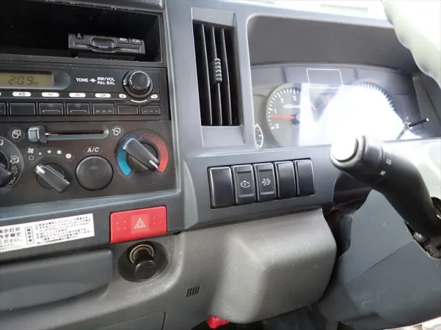 いすゞ エルフ TKG-NHR85A(2WD)の写真26