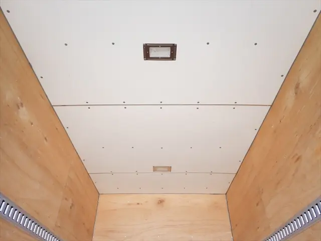 いすゞ エルフ 2RG-NLR88AN(2WD)の写真6