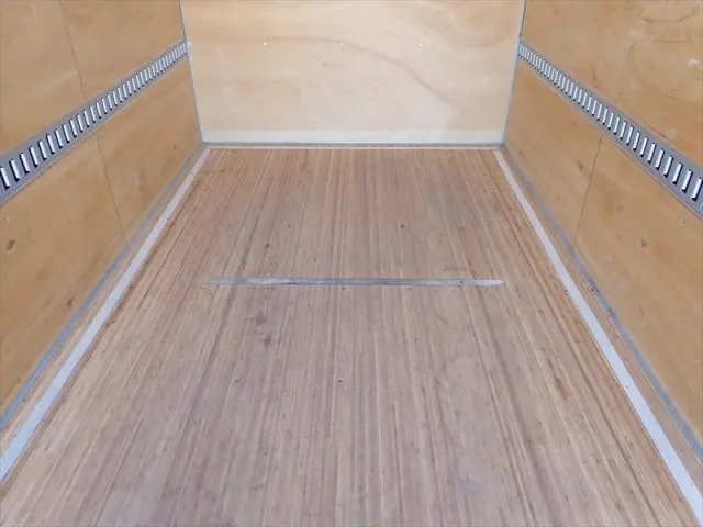 いすゞ エルフ 2RG-NLR88AN(2WD)の写真7