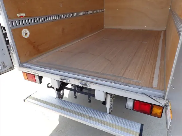 いすゞ エルフ 2RG-NLR88AN(2WD)の写真8