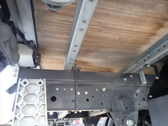 いすゞ エルフ 2RG-NLR88AN(2WD)の写真10